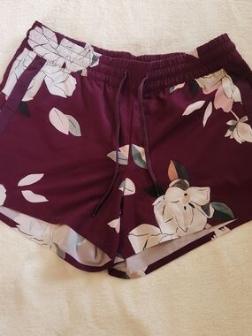 Athleta Printed Baja Shorts Maroon Size 10